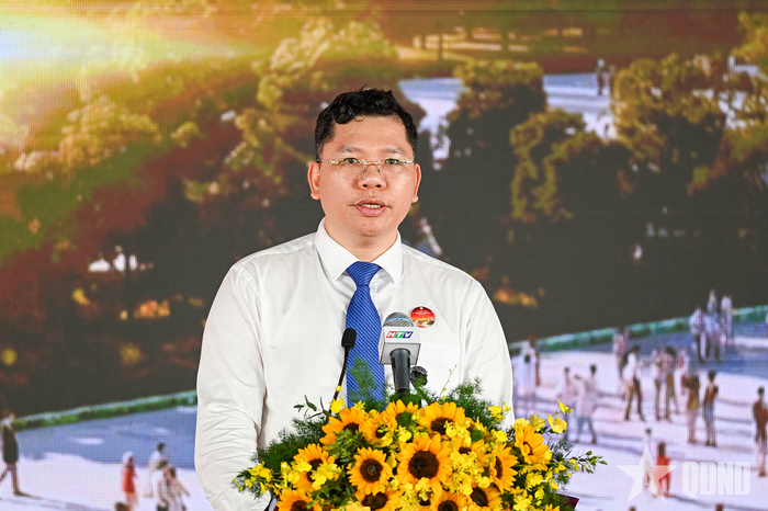  Đồng chí Hoàng Nguyên Dinh, Phó chủ tịch UBND TP Hồ Chí Minh phát biểu tại buổi lễ. 