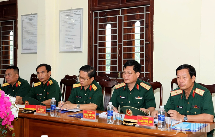 Lãnh đạo Quân đoàn 34 và các cơ quan Quân đoàn 34 dự buổi kiểm tra.