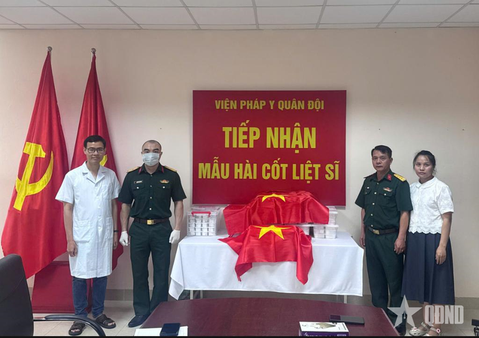 Tiếp nhận mẫu hài cốt liệt sĩ tại Viện pháp y Quân đội.