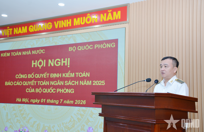 Đồng chí Trưởng đoàn kiểm toán công bố quyết định kiểm toán Báo cáo quyết toán ngân sách năm 2025 của Bộ Quốc phòng.
