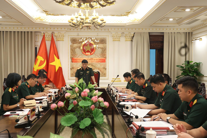 Thiếu tướng Nguyễn Đức Tăng, Ủy viên Thường vụ Đảng ủy, Phó chính ủy Tổng cục Công nghiệp Quốc phòng, Trưởng ban tổ chức cuộc thi phát biểu tại hội nghị.