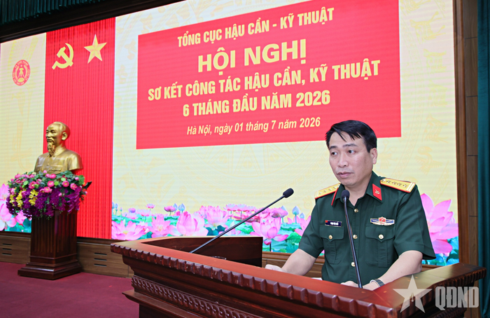 Đại tá Phạm Văn Hiểu, Cục trưởng Cục Hậu cần - Kỹ thuật báo cáo kết quả công tác hậu cần, kỹ thuật 6 tháng đầu năm 2026.