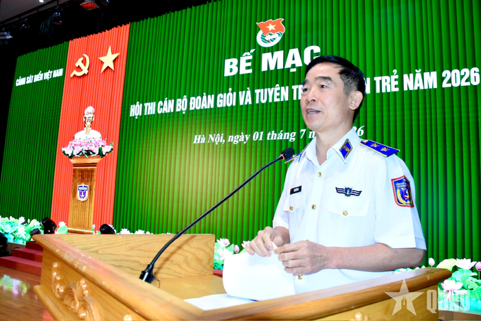 Trung tướng Bùi Quốc Oai, Chính ủy Cảnh sát biển Việt Nam phát biểu chỉ đạo hội thi. 