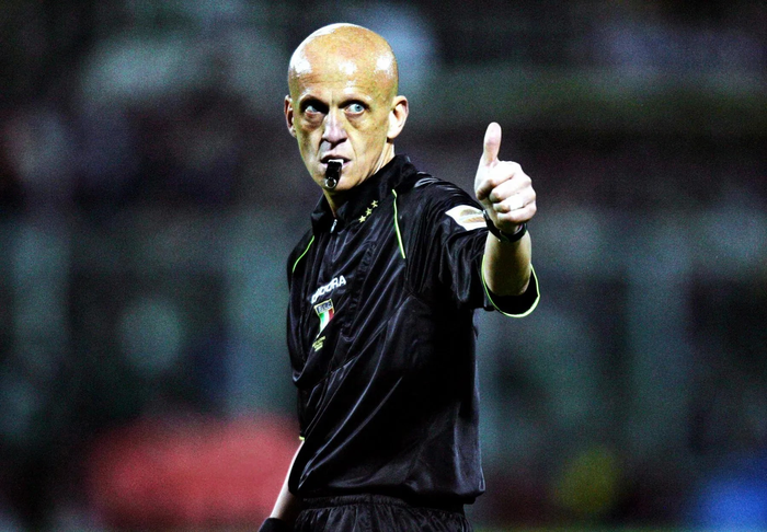 Trọng tài Pierluigi Collina: Các quy định mới chống câu giờ của FIFA đã thành công vang dội. Ảnh: Sun Times