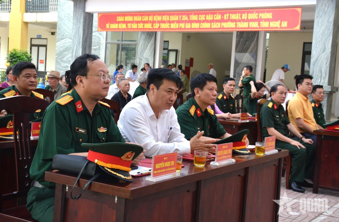 Các đại biểu dự khai mạc.
