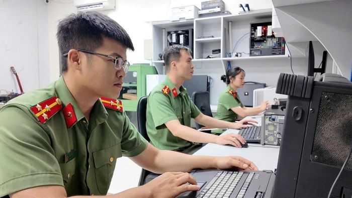 Lặng thầm những "ra-đa" phát hiện, ngăn chặn, xử lý, loại bỏ những thông tin xấu độc.