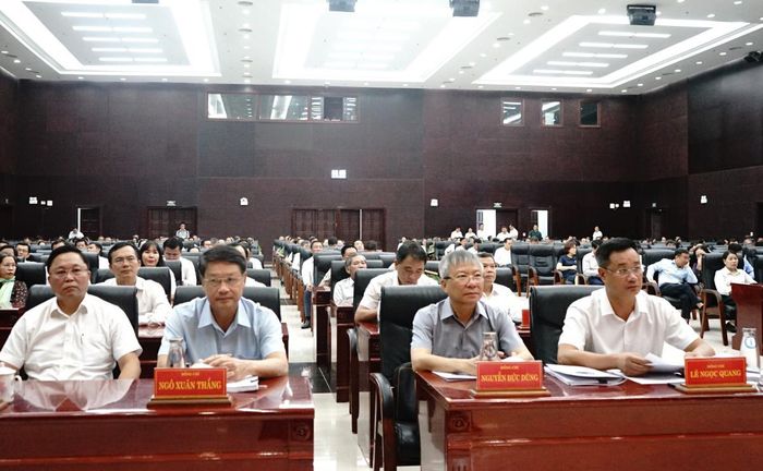 Bí thư Thành ủy Lê Ngọc Quang (hàng đầu, ngoài cùng, bên phải) chủ trì hội nghị tại điểm cầu Đà Nẵng