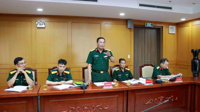 Đại biểu tham dự cuộc họp phát biểu