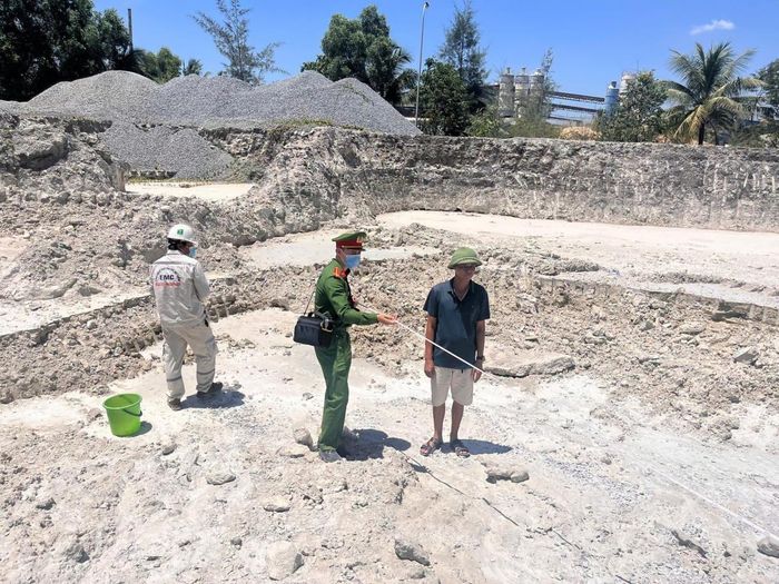 Khu vực đổ chất thải bị lực lượng chức năng phát hiện