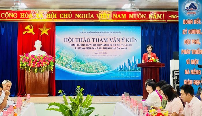 Bà Nguyễn Thị Minh Châu - Chủ tịch UBND phường Điện Bàn Bắc chia sẻ thông tin về định hướng quy hoạch.