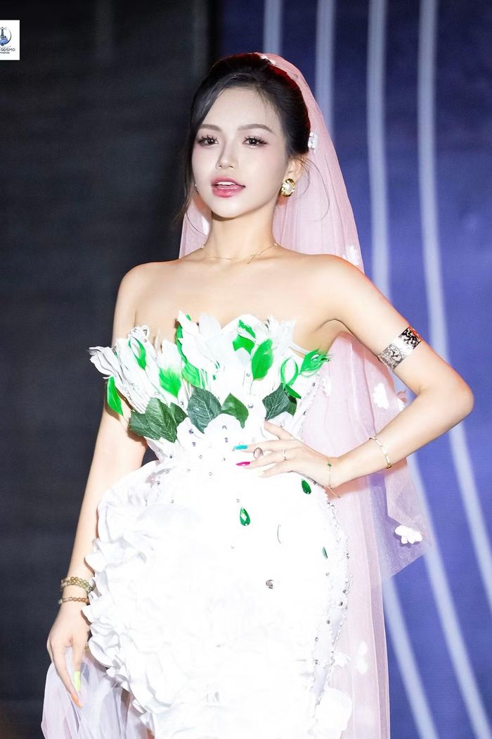 Minh Thư hướng đến hình ảnh là một người phụ nữ thế hệ mới: "Tri thức, xinh đẹp, sống bản chất và đa tài".