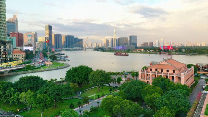 Không gian TPHCM mở rộng - nhìn từ Bến Nhà Rồng. ẢNH: Hoàng Hùng