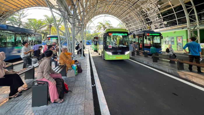  Trạm xe buýt Trung tâm phường Bến Thành 