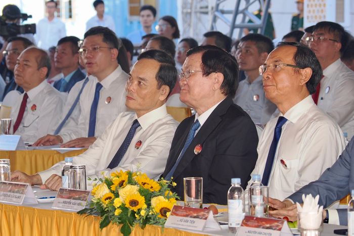 Các đại biểu tham gia lễ khởi công các công trình, dự án trọng điểm tại Khu vực Bến Nhà Rồng. Ảnh: HOÀNG HÙNG