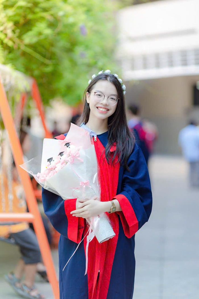  Nguyễn Lê Yến Nhi, thủ khoa toàn quốc B00 với 30/30 điểm 