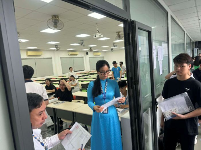  Thí sinh dự kỳ thi Đánh giá năng lực đợt 2 thi tại điểm thi Trường ĐH Công nghiệp TPHCM - Ảnh: THANH HÙNG 