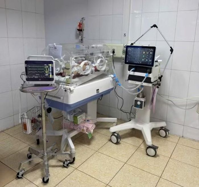 Trẻ được hồi sức tích cực - Ảnh BVCC