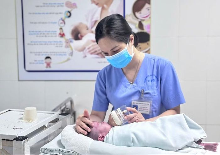 Chăm sóc bệnh nhi tại bệnh viện - Ảnh BVCC