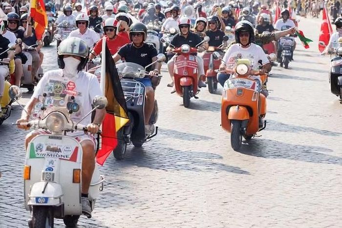 Trong khi đó, Gymkhana World Championship mang đến những màn trình diễn kỹ năng ấn tượng khi các tay lái lần lượt chinh phục những bài thi kỹ thuật qua hệ thống chướng ngại vật nhằm kiểm tra khả năng điều khiển, sự cân bằng và mức độ tập trung.