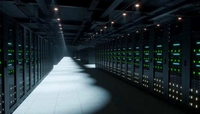Việc sử dụng AI tạo sinh đang bùng nổ trên toàn cầu nhưng đi kèm là cái giá môi trường không hề nhỏ, khi báo cáo của Đại học Liên hợp quốc cho thấy các trung tâm dữ liệu đã tiêu thụ tới 448 nghìn tỷ watt-giờ điện chỉ trong một năm và dự kiến mức tiêu thụ này sẽ còn tăng hơn gấp đôi trong vòng 4 năm tới, biến AI thành một trong những lĩnh vực có nhu cầu năng lượng tăng nhanh nhất thế giới và đặt ra thách thức lớn đối với mục tiêu giảm phát thải khí nhà kính cũng như phát triển bền vững.