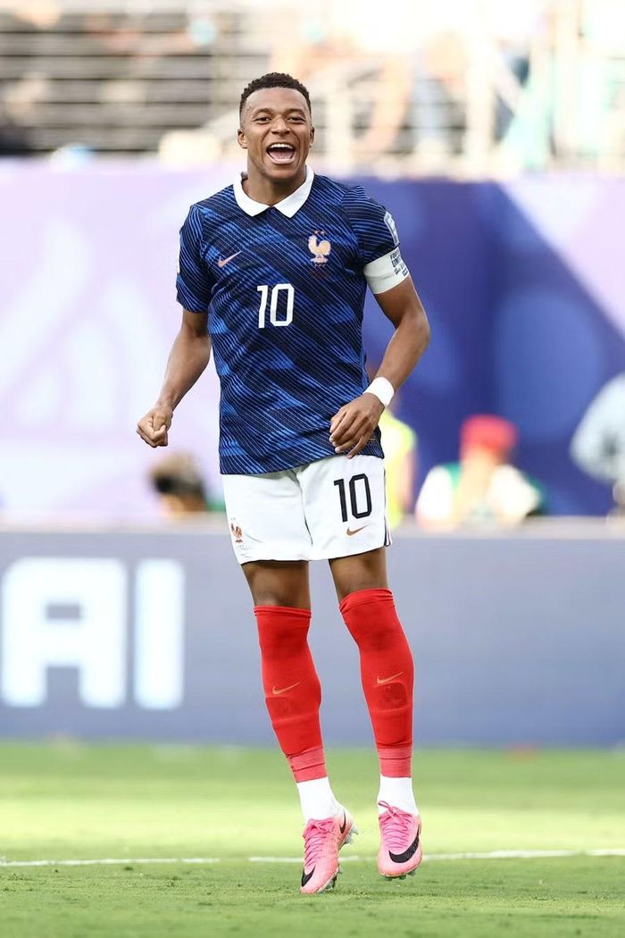 Mbappe nở nụ cười rạng rỡ khi ghi được 18 bàn thắng tại World Cup và 6 bàn tại giải đấu này. Ảnh: AFP