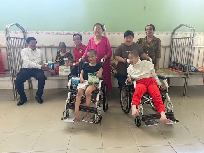 Thăm và tặng quà cho trẻ em tại Mái ấm Thiện Duyên.