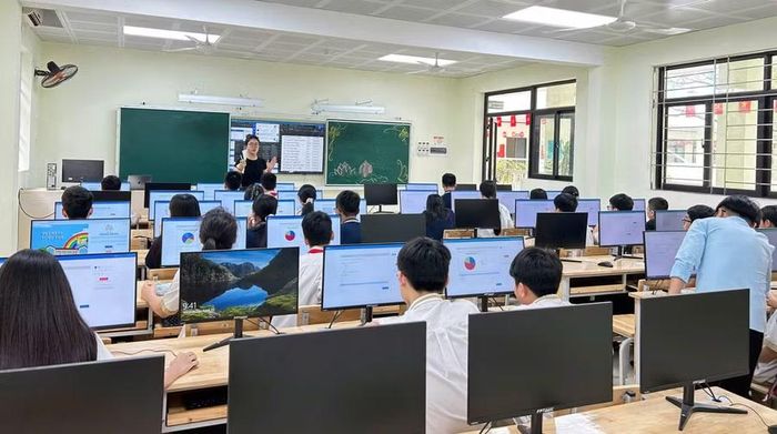 Kỳ thi Olympic Toán Tuổi thơ thu hút đông đảo học sinh tham gia.