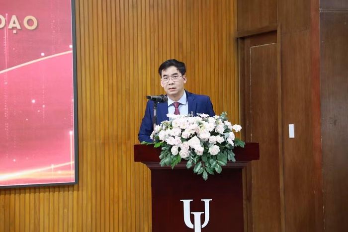 TS Lê Trường Sơn - Hiệu trưởng Trường Đại học Luật TPHCM. Ảnh: ULAW.