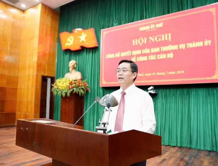 Bí thư Thành ủy Huế Nguyễn Đình Trung phát biểu chỉ đạo tại Hội nghị.