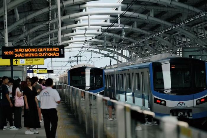 Metro số 1 - tuyến đường sắt đô thị đầu tiên của TPHCM. Ảnh: Pew Nguyễn.