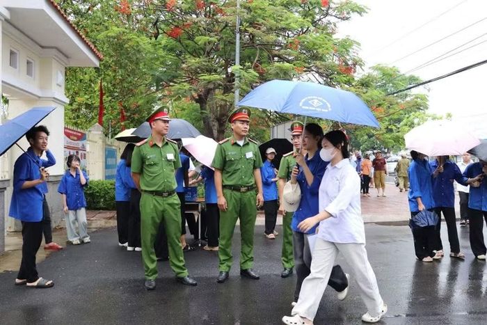 Thí sinh tham dự Kỳ thi tốt nghiệp THPT năm 2026 tại điểm thi Trường THPT Kim Sơn B (Ninh Bình).
