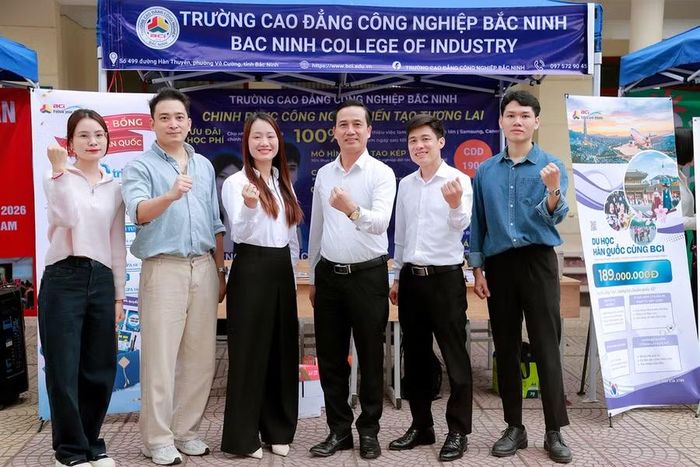 Trường Cao đẳng Công nghiệp Bắc Ninh tham gia tư vấn tuyển sinh.