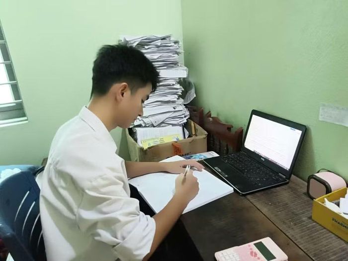 Em Phạm Đăng Đạt lọt top 3 học sinh có điểm khối A00 cao nhất tỉnh.