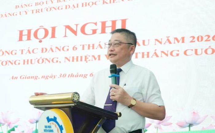 TS Nguyễn Hữu Thọ phát biểu khai mạc hội nghị.