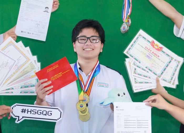 Ngô Gia Khiêm xuất sắc trở thành á khoa toàn quốc tổ hợp D07 và dẫn đầu Đắk Lắk. (Ảnh: NVCC)