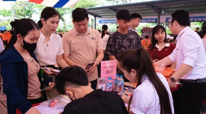 Học sinh nhập học tại Trường Cao đẳng nghề Kỹ thuật Công nghệ.