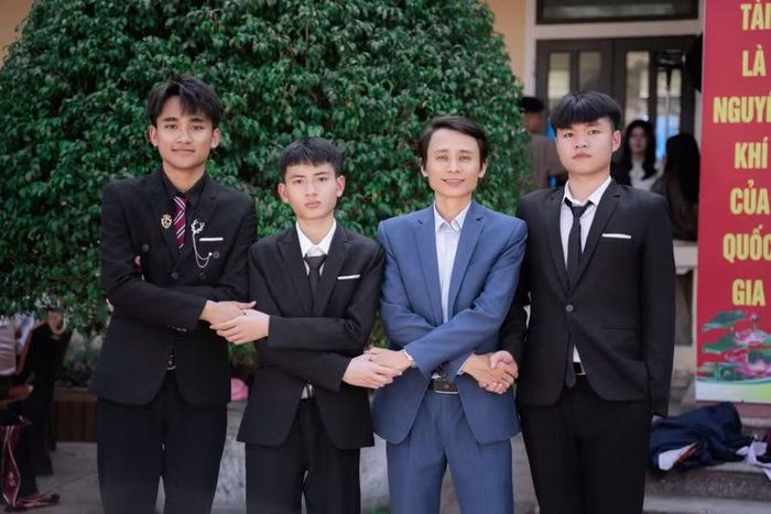 Sự đồng hành của nhà trường và thầy cô Trường THPT Nguyễn Huệ đã góp phần tạo nên thành tích cao cho Đạt tại kỳ thi.