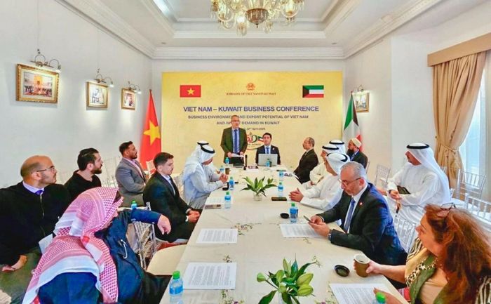 Việt Nam đang hướng tới mục tiêu tăng trưởng cao và đa dạng hóa thị trường xuất khẩu. Theo Đại sứ, ngoại giao kinh tế cần đổi mới như thế nào để các Cơ quan đại diện Việt Nam ở nước ngoài thực sự trở thành cầu nối chiến lược về công nghệ, thị trường và hợp tác đầu tư?