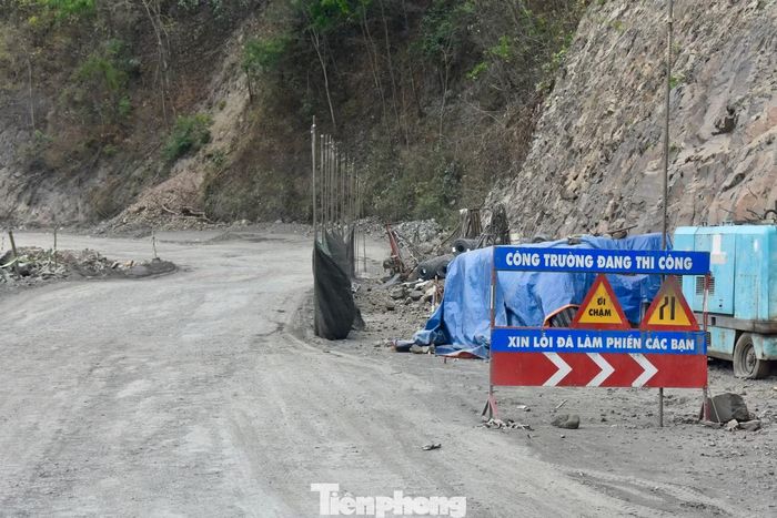 Theo Ban Quản lý dự án đường bộ miền Trung (đơn vị quản lý thuộc Cục Đường bộ Việt Nam, Bộ Xây dựng), phần cấp phối 1,4km cuối tuyến cơ bản hoàn thành và sẽ được thảm bê tông nhựa trong tuần. Toàn bộ phần mặt đường còn lại dự kiến hoàn thành trước ngày 5/7 để đưa tuyến vào khai thác.