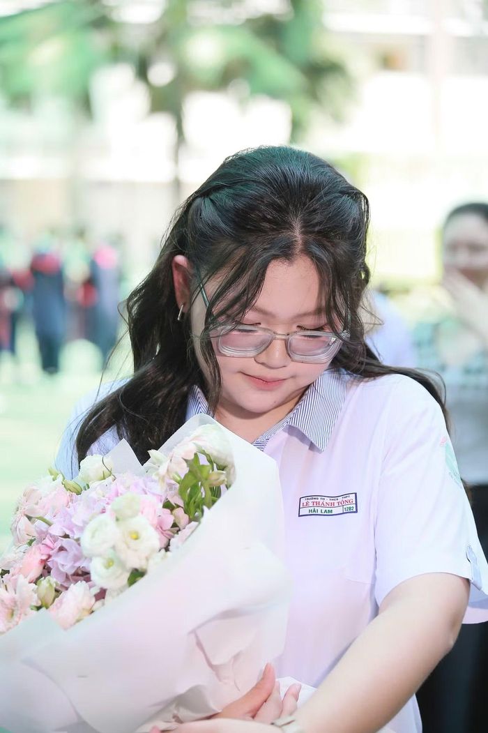 Hải Lam xinh xắn trong ngày tốt nghiệp cuối năm.