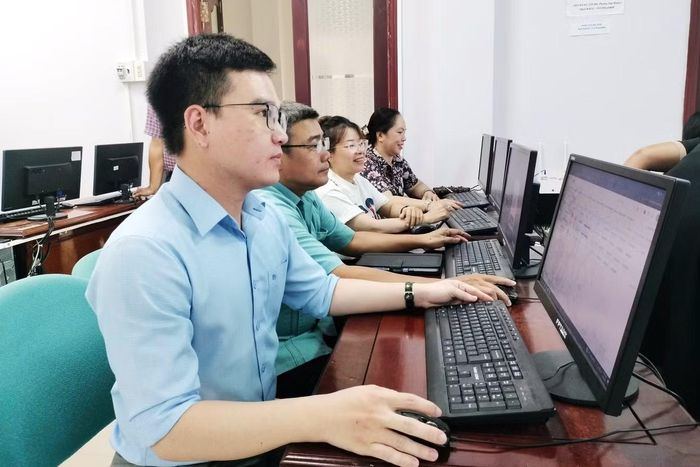 Công chức Cà Mau tập huấn sử dụng phần mềm chấm điểm KPI.