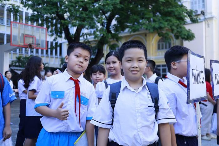 Năm học 2026-2027, tổng chỉ tiêu tuyển sinh của 5 trường là khoảng 1.700 học sinh, trong khi số lượng đăng ký dự khảo sát vượt 8.000 em, tạo nên tỷ lệ cạnh tranh khá cao.