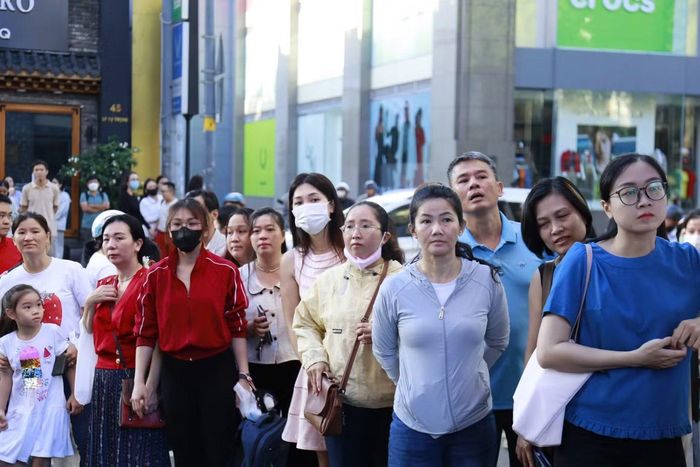 Theo chị Hoài, con đã dành gần một năm tự ôn luyện tại nhà để chuẩn bị cho kỳ khảo sát. Gia đình xem đây là cơ hội để con thử sức, đồng thời có thêm trải nghiệm và nhận ra rằng còn rất nhiều bạn học giỏi, từ đó có thêm động lực phấn đấu trong chặng đường học tập phía trước.
