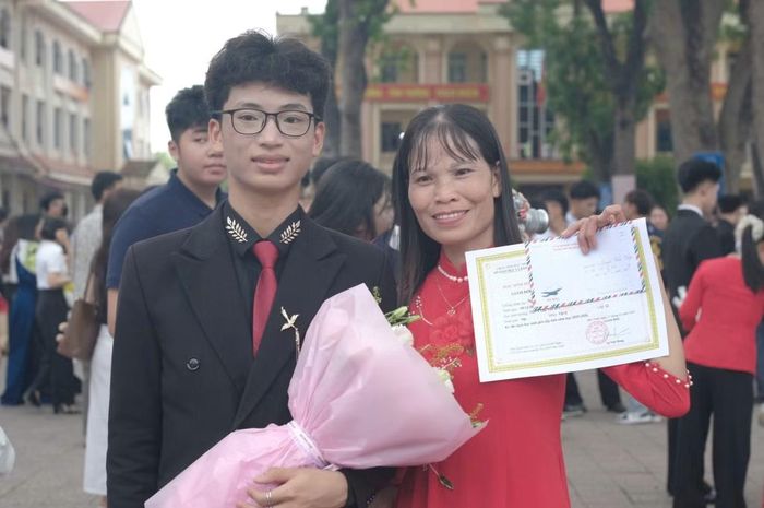 Em Nguyễn Khắc Công và người thân.