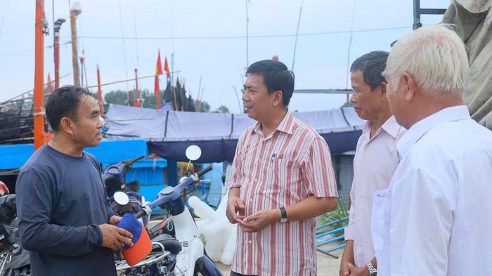 Lãnh đạo phường Trà Câu thường xuyên xuống cơ sở nắm tình hình thực tế, đối thoại với người dân.