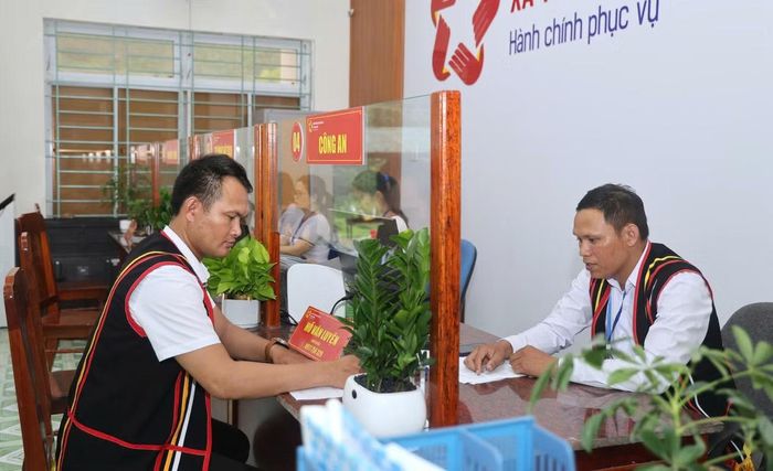 Khi cấp huyện không còn, khối lượng công việc được chuyển thẳng xuống xã, phường tăng lên đáng kể.