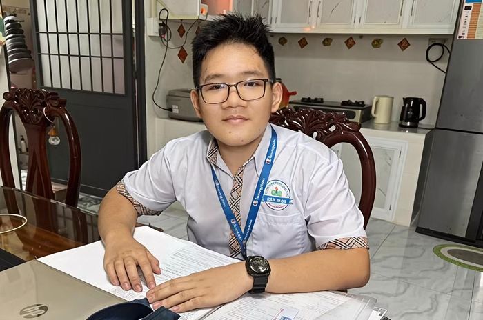 Em Bùi Lê Hà Nhân cho biết, rất bất ngờ và hạnh phúc khi biết mình là thủ khoa của tỉnh Cà Mau.