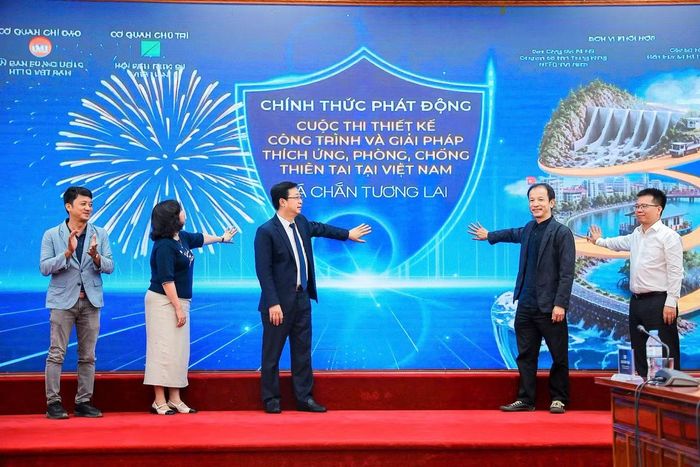  Các đại biểu thực hiện nghi lễ phát động cuộc thi. Ảnh: PV. 