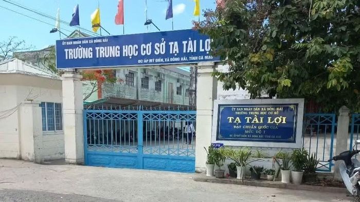Trường THCS Tạ Tài Lợi (xã Đông Hải, Cà Mau).