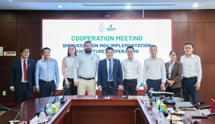 Đại biểu hai đơn vị tại buổi làm việc.